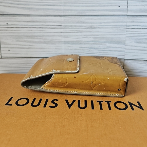Louis Vuitton Vintage Vernis Patent Leather Monogram Belt Pouch in Mango - Picture 4 of 11